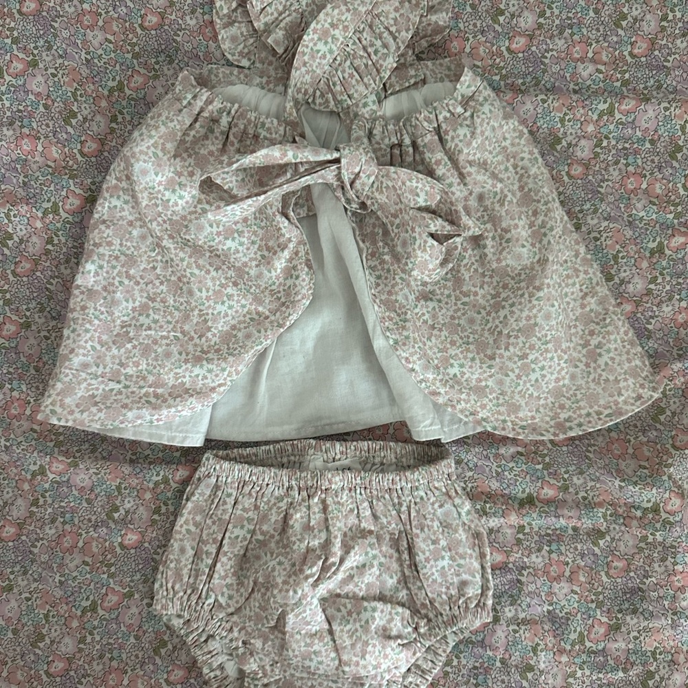 NWOT Minnow Floral Baby Set
